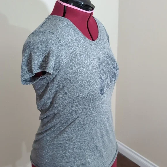 💵2/$10Bundle and Save💵 Prairie Mountain| Grey T-shirt With Blue Bear Print - Picture 3 of 8